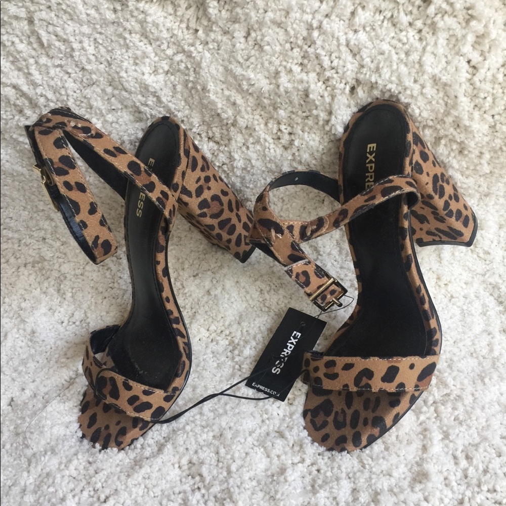 Leopard Print Block Heels - Picture 2 of 3